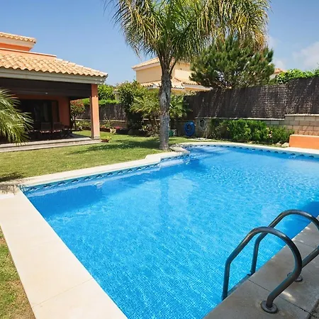 Amplio Chalet Con Jardin Piscina Y Vistas Al Mar Holiday home