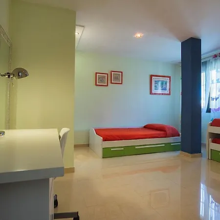 Holiday home Amplio Chalet Con Jardin Piscina Y Vistas Al Mar Conil De La Frontera